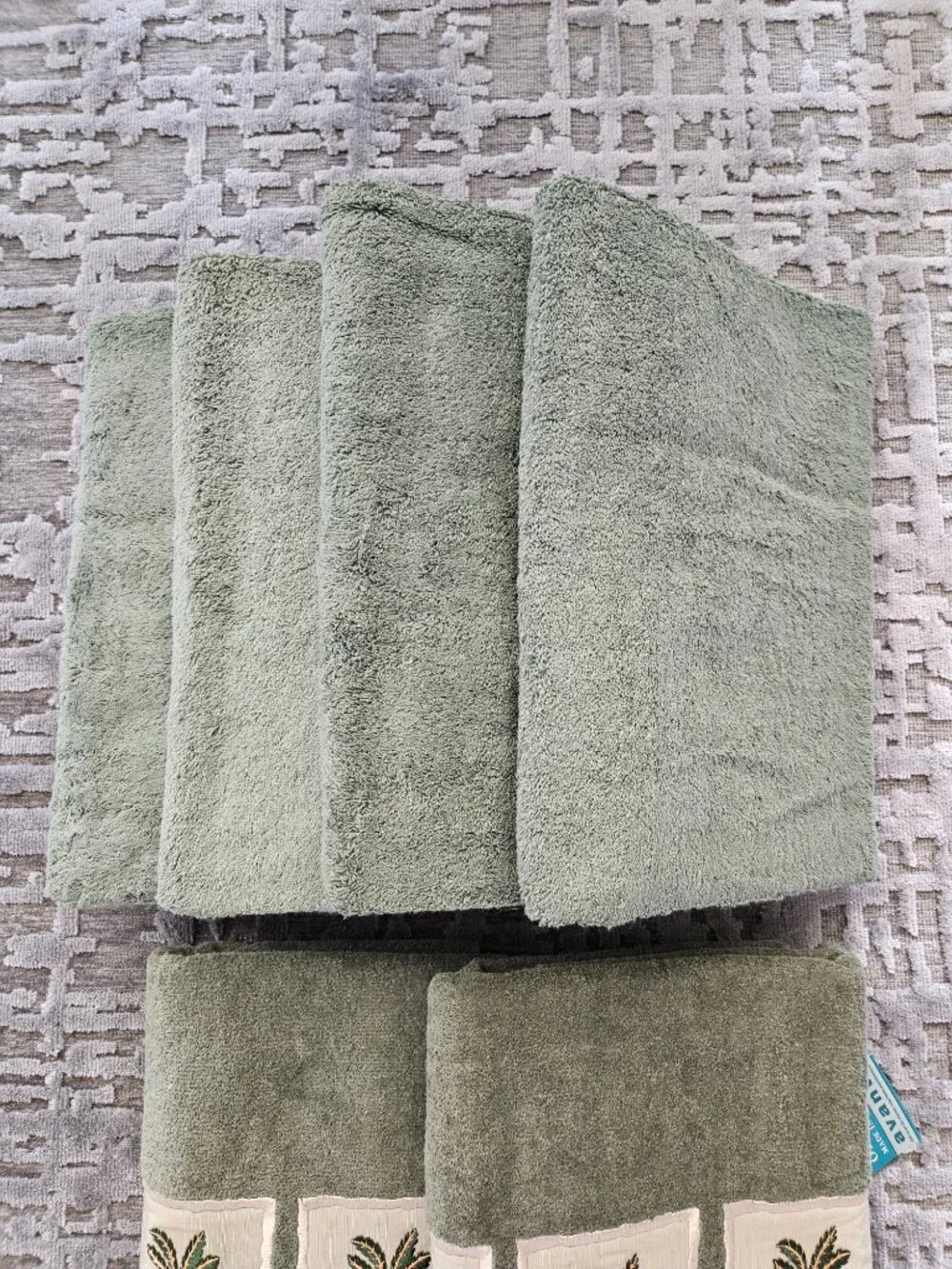 NEW SET OF 10 ROYAL VELVET SAGE GREEN TOWELS AND 2 AVANTI SAGE GREEN PALM TOWELS